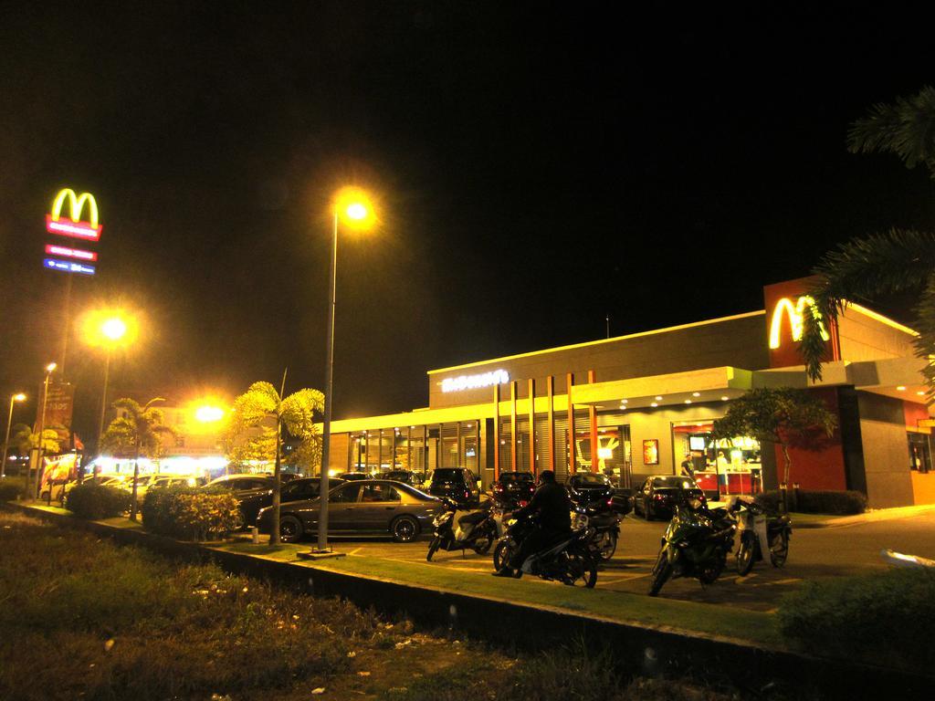 Rg Grand Hotel Batu Pahat Exterior photo